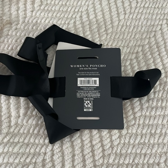 West loop women’s plaid poncho shawl scarf,  toggle closure nwt - Picture 10 of 10